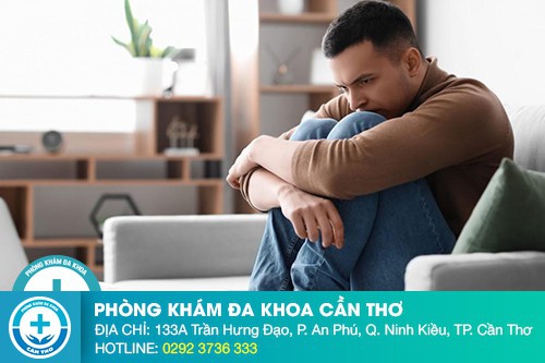 Đại tiện ra máu là một triệu chứng đặc trưng của bệnh trĩ ngoại